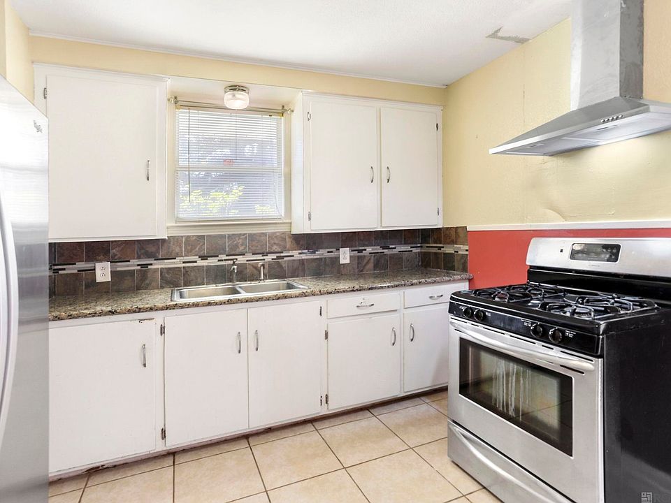 1st image of 312 W Ascension St