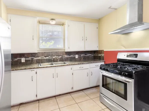 312 W Ascension St, Gonzales, LA 70737