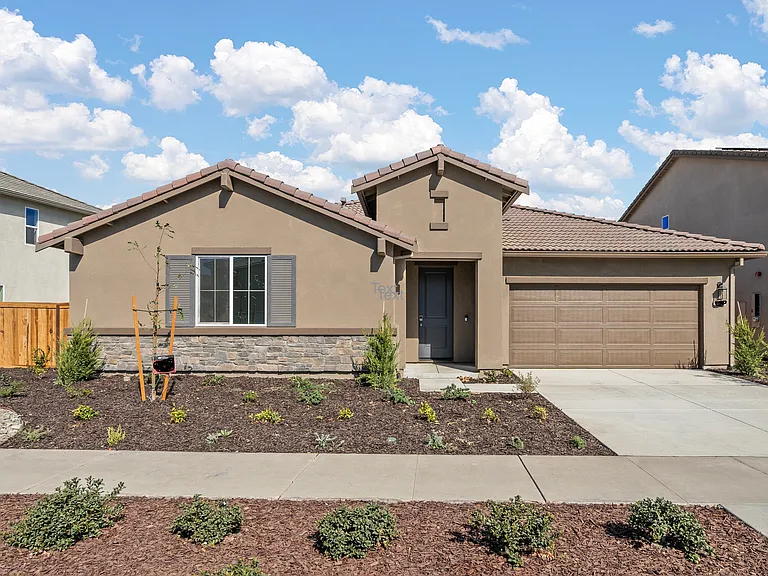 Oak Trail Dr — Photo 2