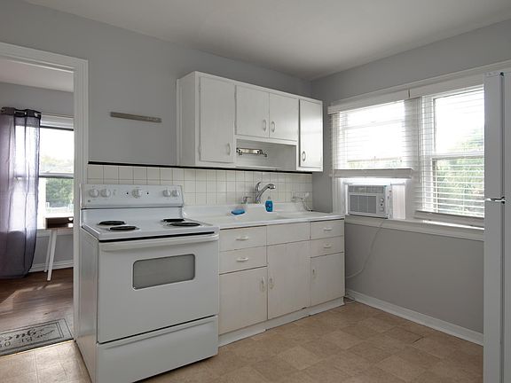 4th image of 158 17th Ave SE APT B
