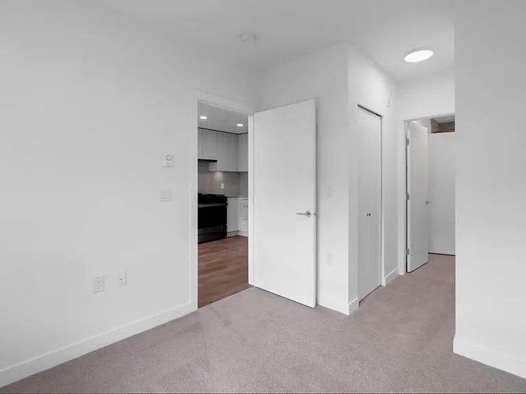 723 Grover Ave — Photo 8