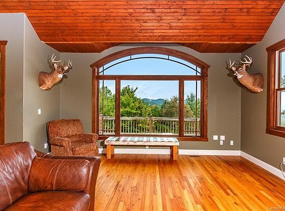 5th image of 278 Lookout Dr