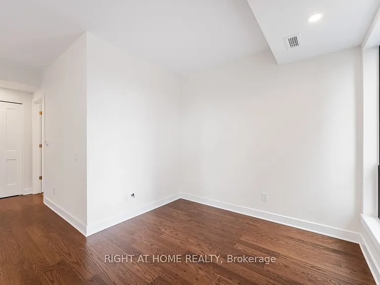 180 George St #1403 — Photo 7