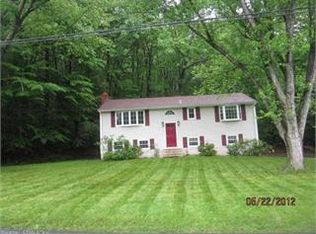 8 Chuck Wagon Ln, Danbury, CT 06810