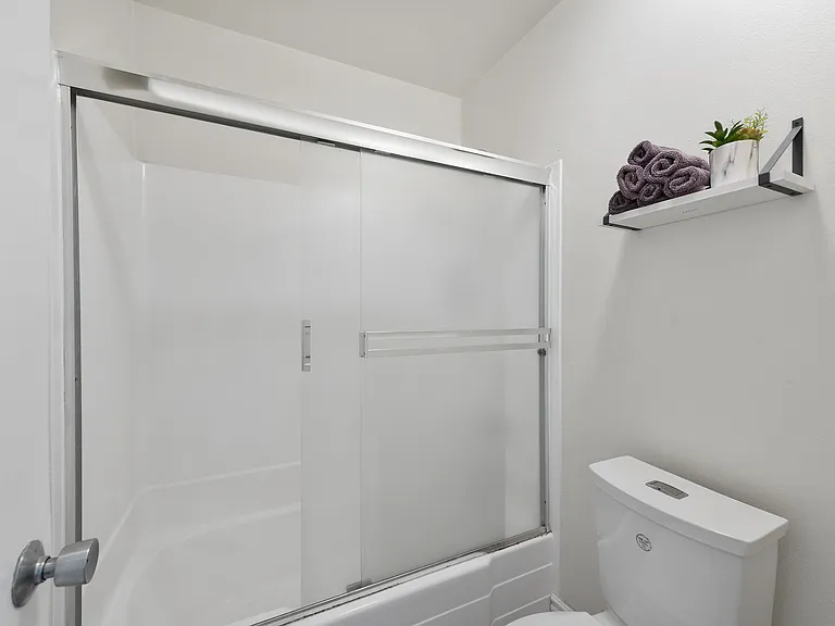 5460 White Oak Ave #B309 — Photo 8