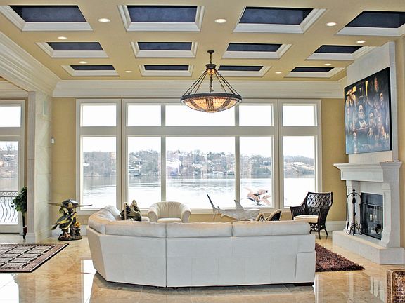 4th image of 272 Resplander Cir
