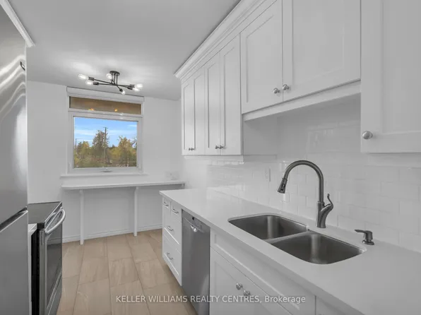 7811 Yonge St #407, Markham, ON L3T 4S3