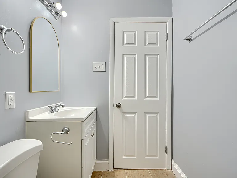 FULL BATH UPPER LEVEL