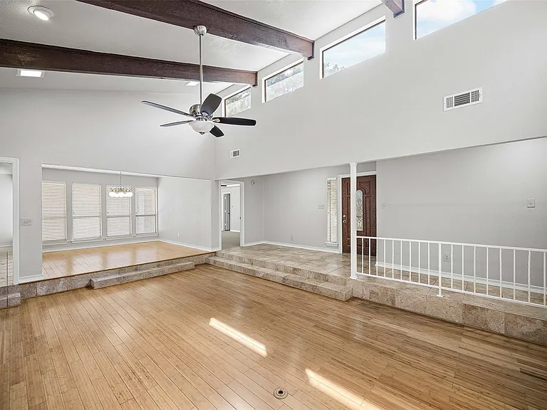 2011 Reverchon Dr — Photo 7