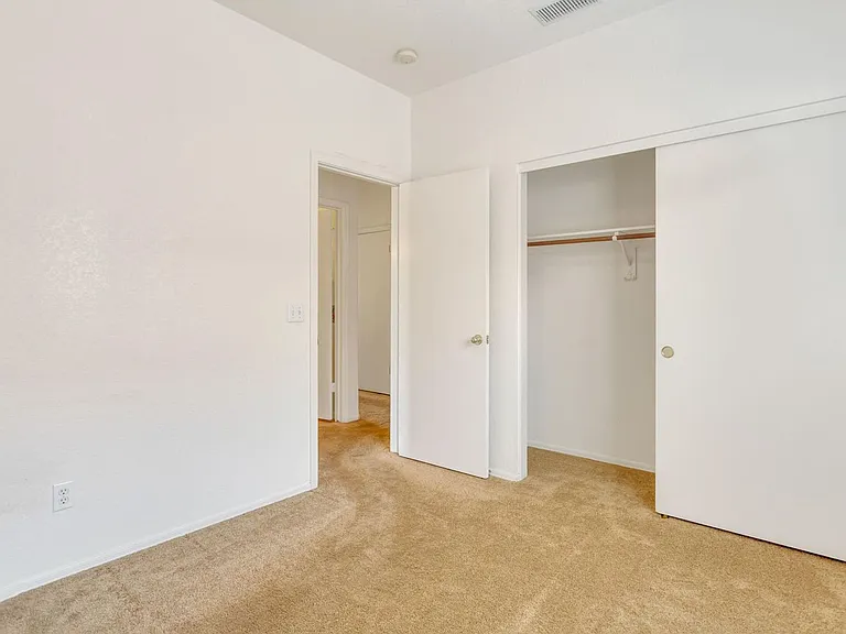 2626 N Ebony — Photo 18
