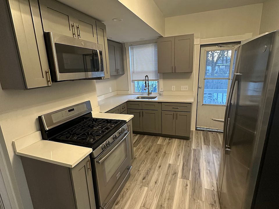 1st image of 60 Concord St Floor 1