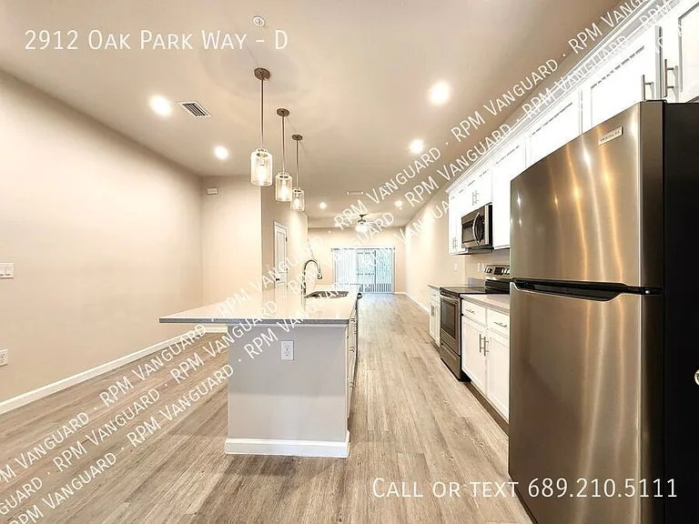 2912 Oak Park Way #D — Photo 5