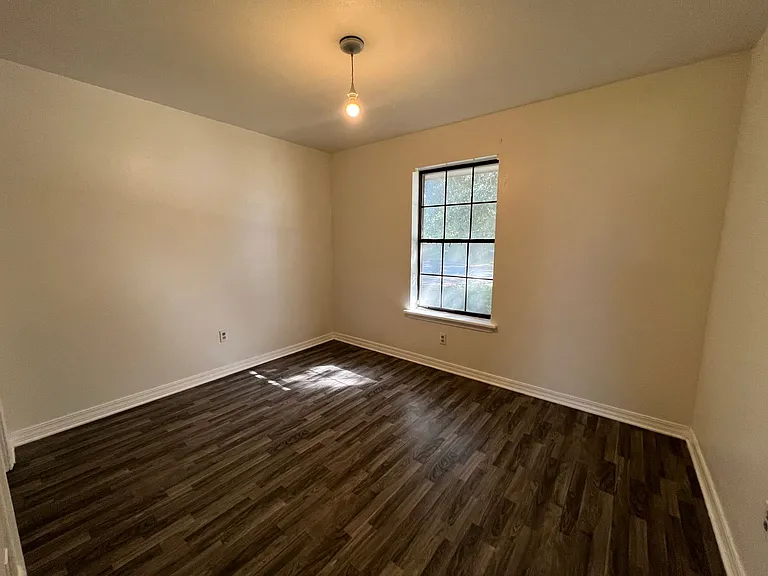 5335 Lauri Ln — Photo 14