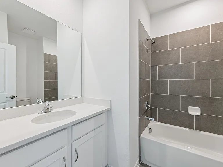523 Orient Ave — Photo 14
