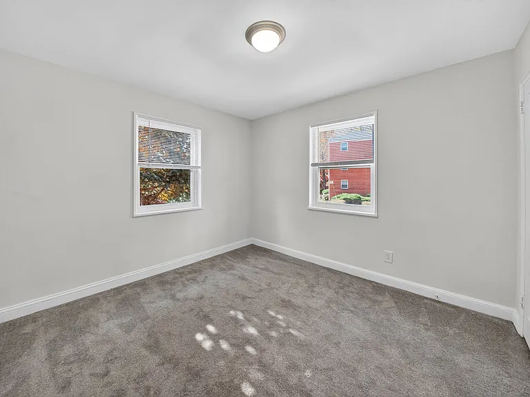 Croydon Manor Apartments — Photo 15