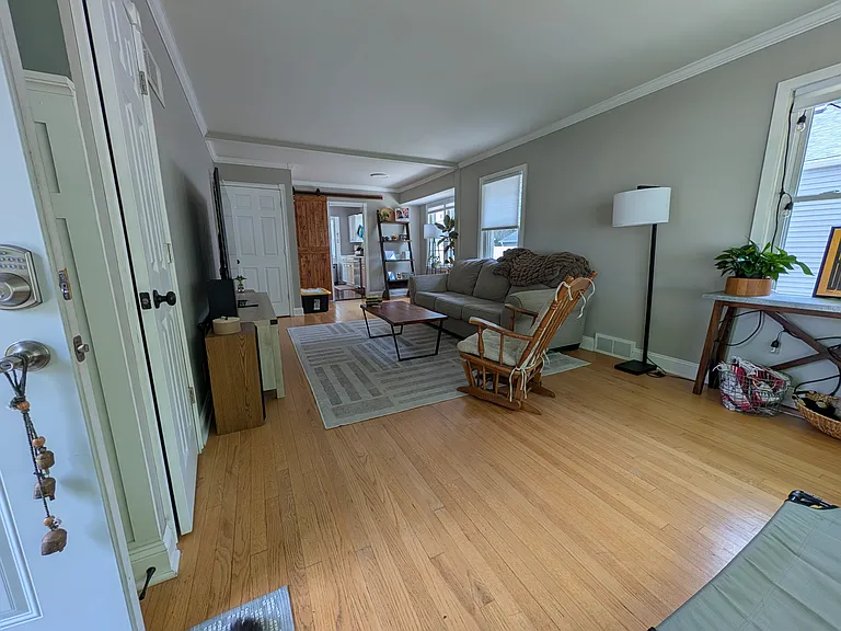 146 N 91st Pl — Photo 2