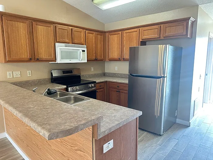 2 bed, 2.0 bath, 984 sqft, $1,395 — Photo 3