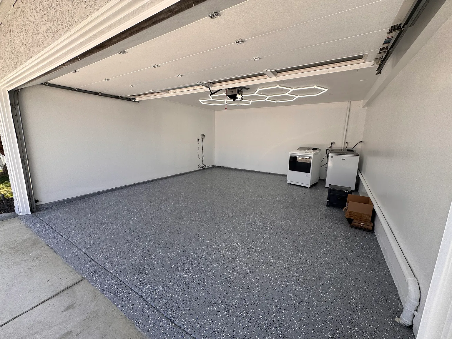 3 bed, 1203 sqft, $5,900 — Photo 3