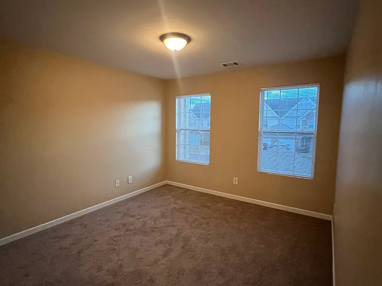 321 Village Dr — Photo 14