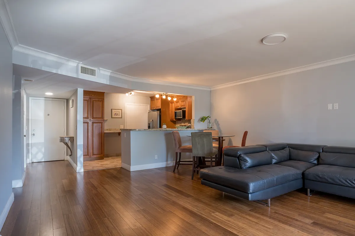 Building Photo - 22615 SW 66th Ave #101