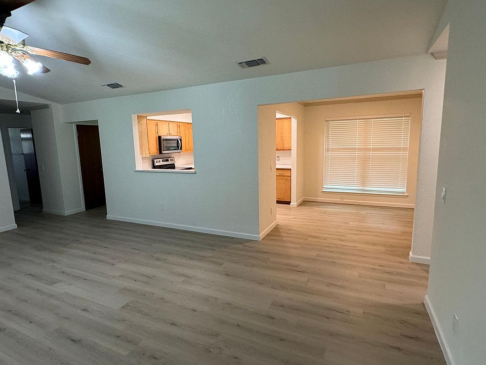 1st image of 402 Monaco Dr