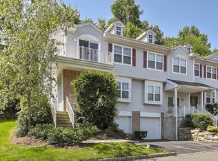 33 Primrose Ln, Mount Arlington, NJ 07856