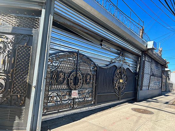 4th image of 16927 Liberty Ave