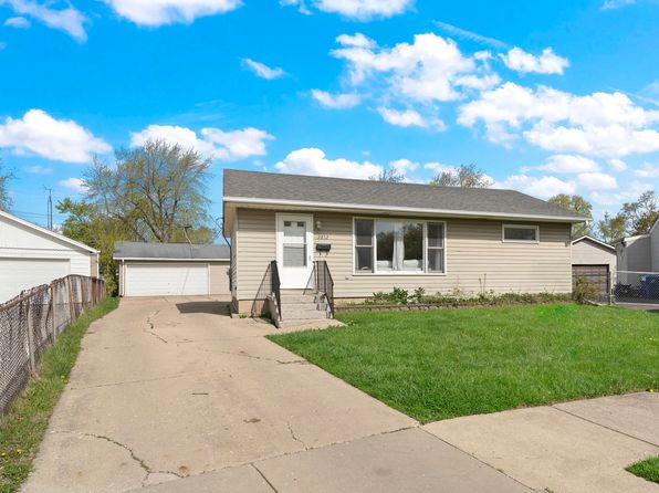 2832 Osage Cir, Waukegan, IL 60087