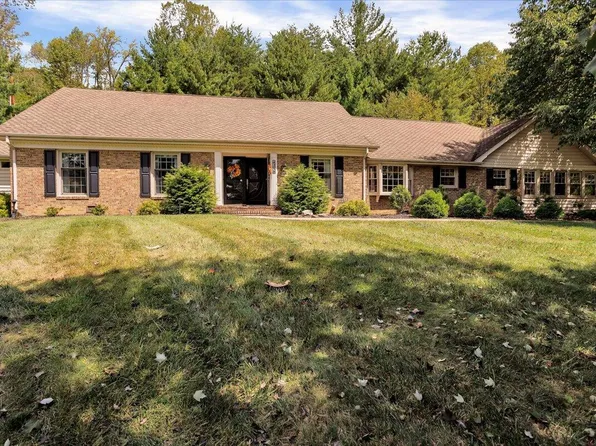 4258 Falling Creek Dr, Vinton, VA 24179