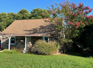 8 Bunting Ln, Aston, PA 19014