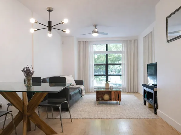 2137 W 10th Ave #206, Vancouver, BC V6K 4W4