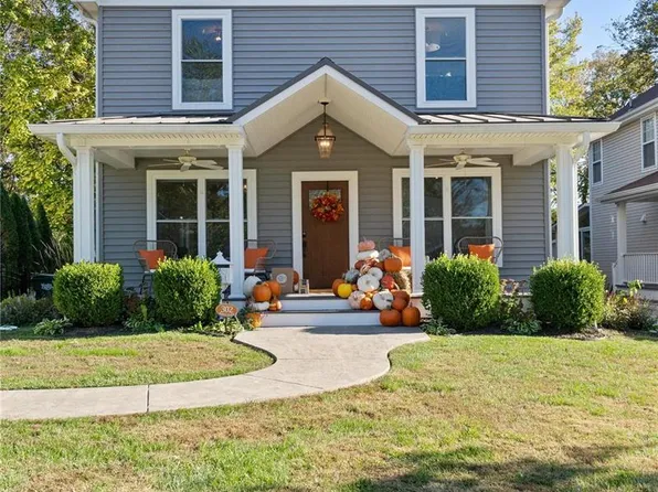 302 Reavis Pl, Saint Louis, MO 63119