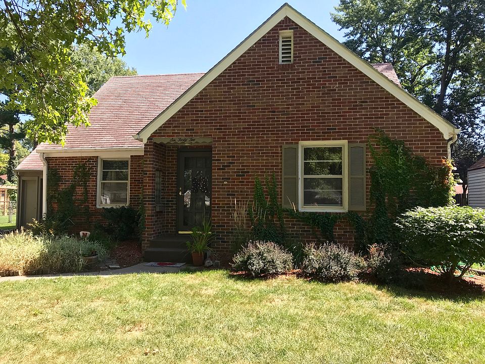 1.5 story all brick1