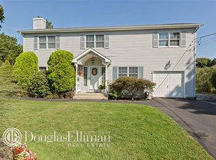 17 Lincoln Ave, Smithtown, NY 11787