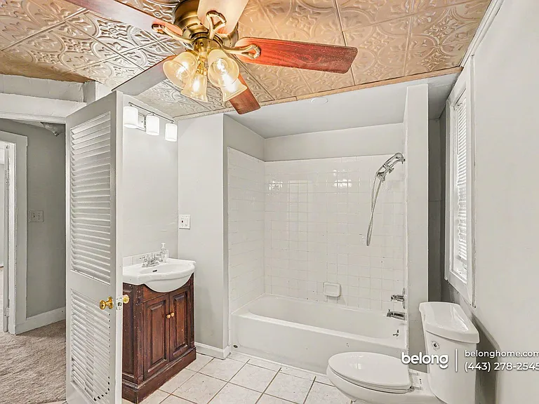 1111 W Lombard St — Photo 25