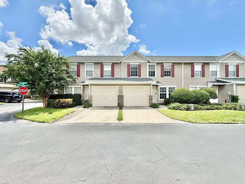 2 bed, 1.5 bath, 1271 sqft, $2,195 — Photo 2