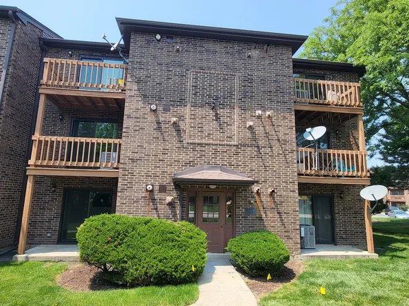 2238 Abbeywood Dr APT C, Lisle, IL 60532