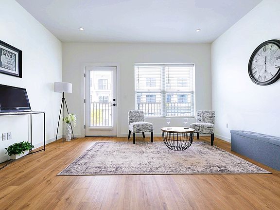 4th image of 635 Main St #107