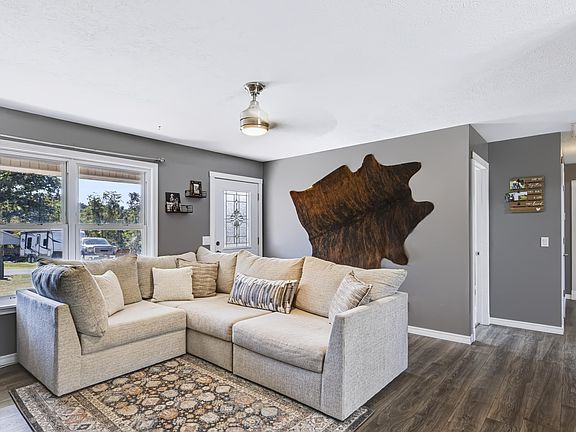 5th image of 127 Crestline Pl