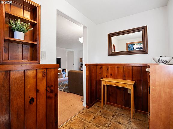 5th image of 1154 NE Sturgess Ave