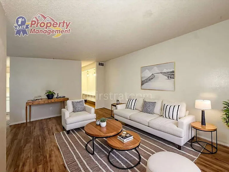 210 S Homedale Ave — Photo 3