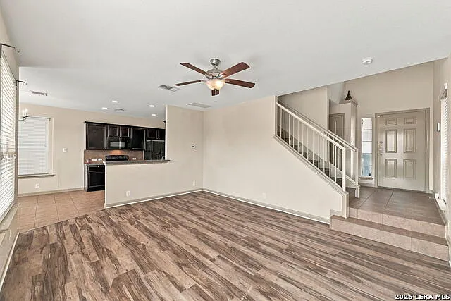 3 bed, 2.5 bath, 1594 sqft, $1,700 — Photo 2