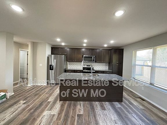 3rd image of 1901 S 15th Ave