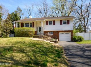 8 Holiday Rd, Manalapan, NJ 07726