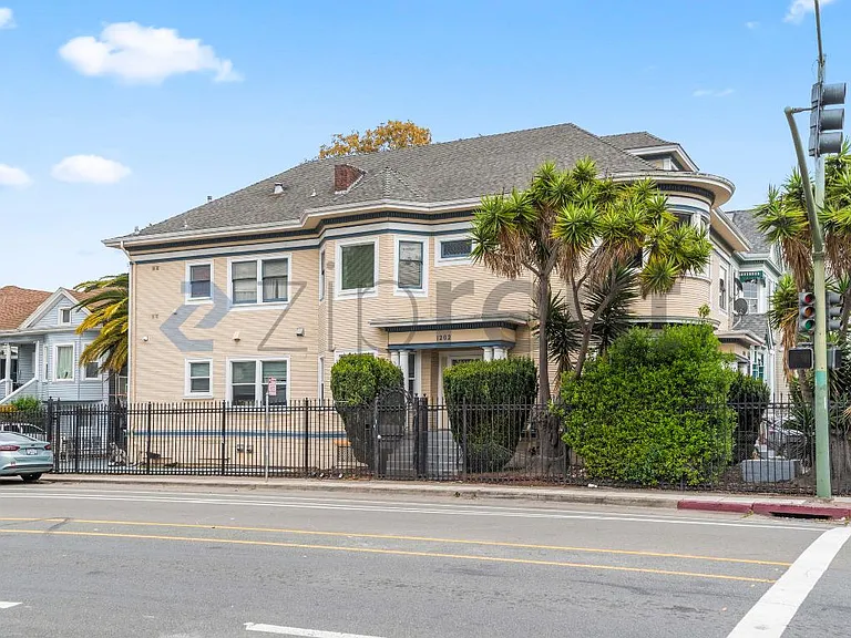 1202 Adeline St — Photo 2