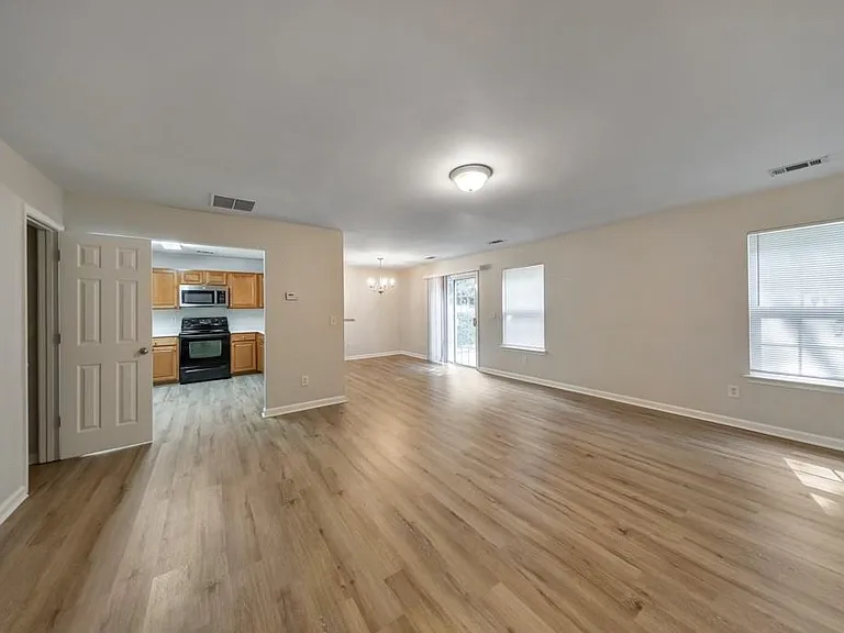 2830 Mayfair Dr — Photo 15
