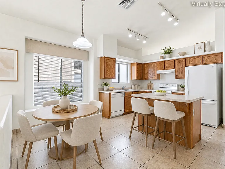 345 E Camino Del Abeto — Photo 2