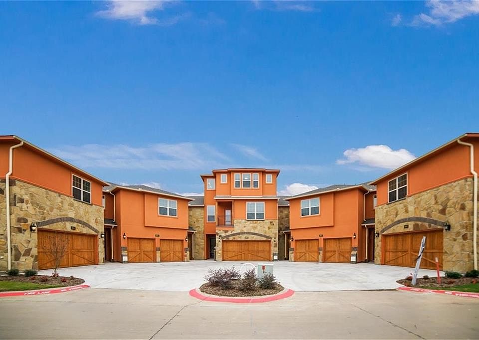 1st image of 2685 Venice Dr Unit 4