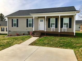 24 Restful Ln, Hickory, NC 28601