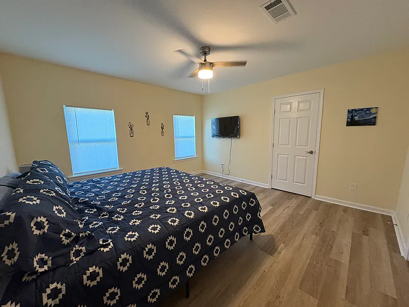 3 bed, 1300 sqft, $1,900 — Photo 4